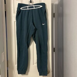 Men’s Nike sweatpants.